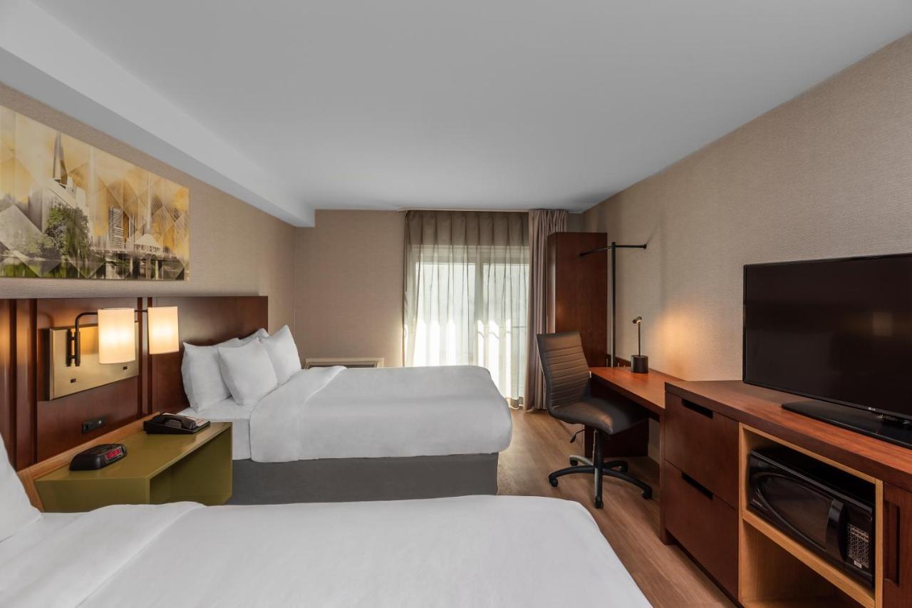 2 Queen Beds Non-Smoking Ground floor or Pet Friendly,1214415874:JPEG