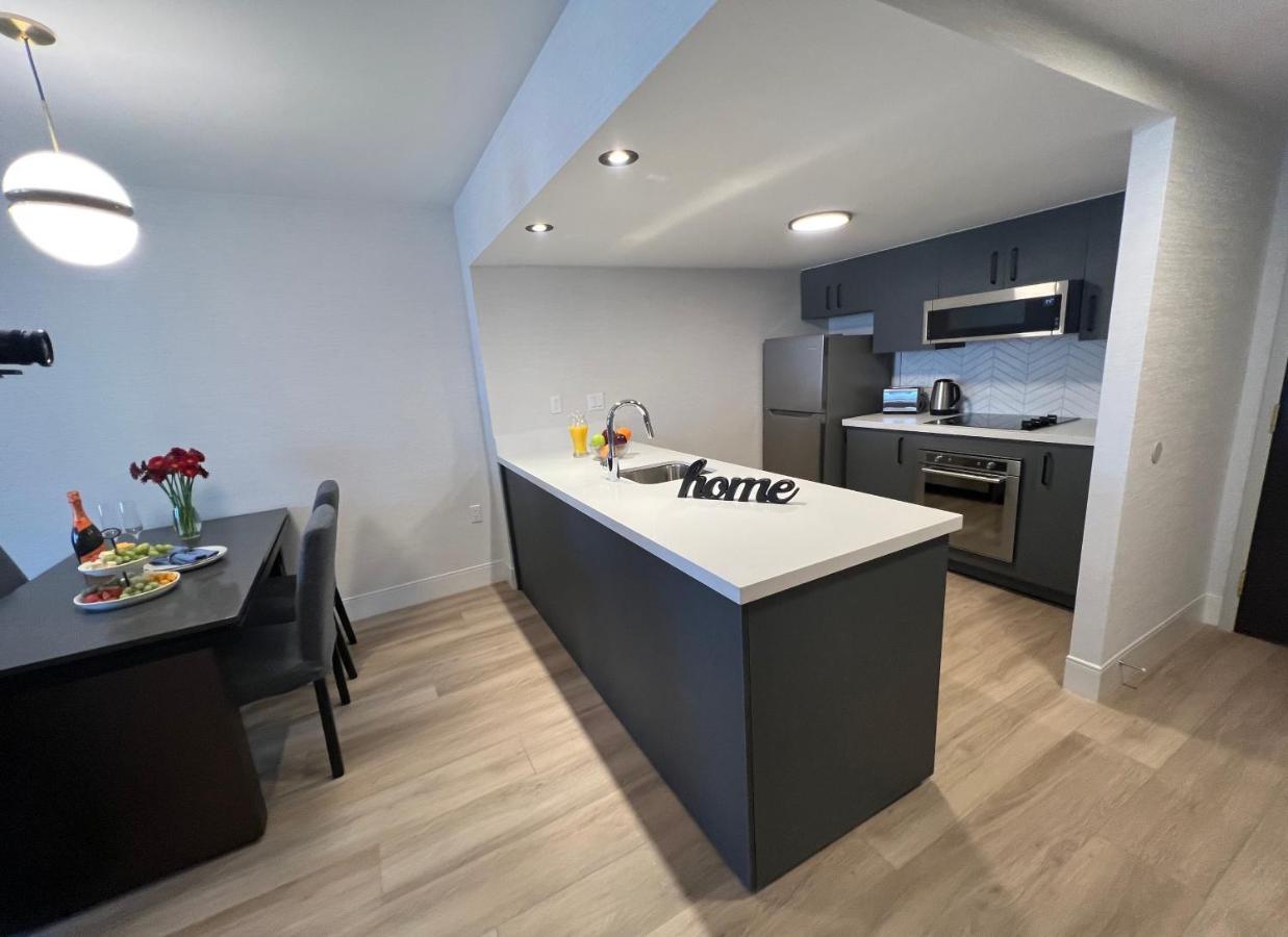Modern Two Bedroom Suite,1555268479:JPEG