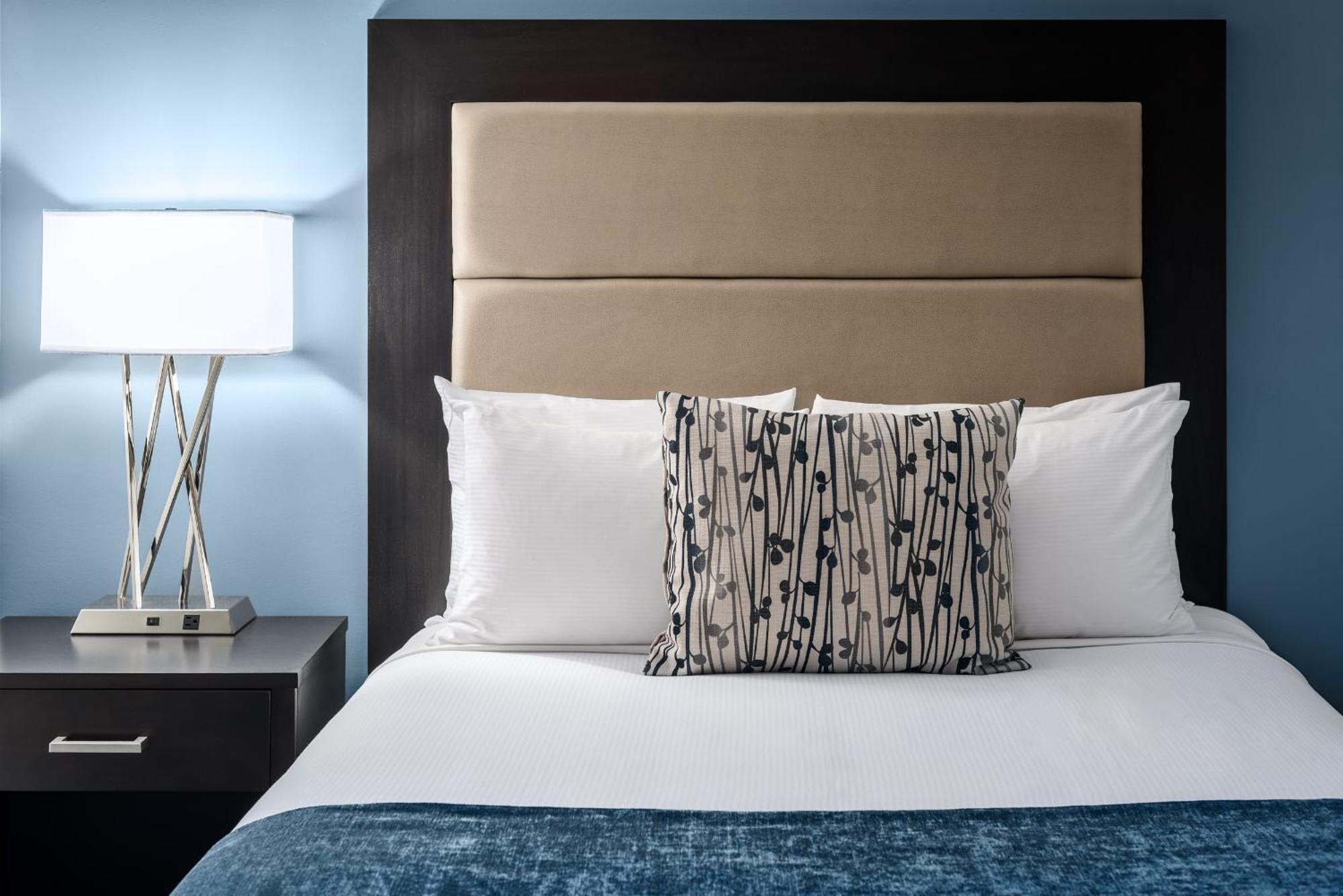 Executive King Suite One King Bed