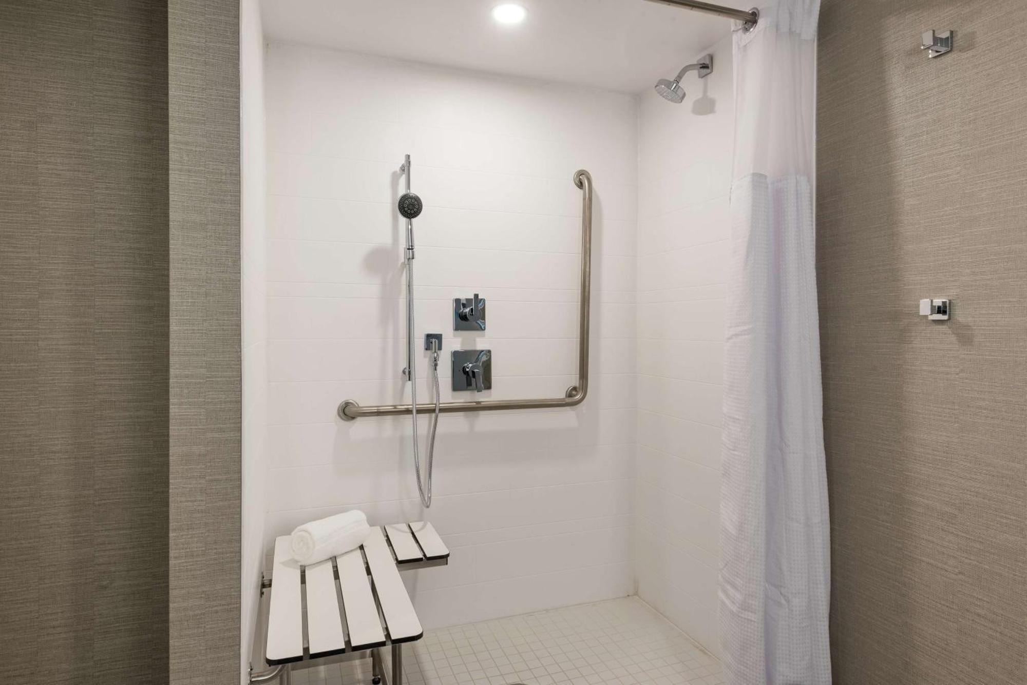 King Suite Roll Shower Mobility Hearing Access or Non-Smoking,1552303438:JPEG
