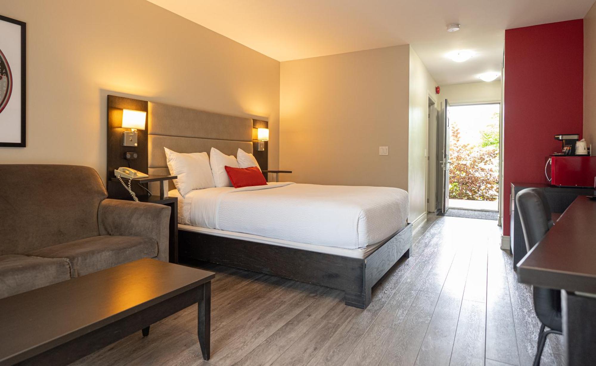 1 Queen Bed Mobility Accessible Room Water Front Non-Smoking,1602328004:JPEG