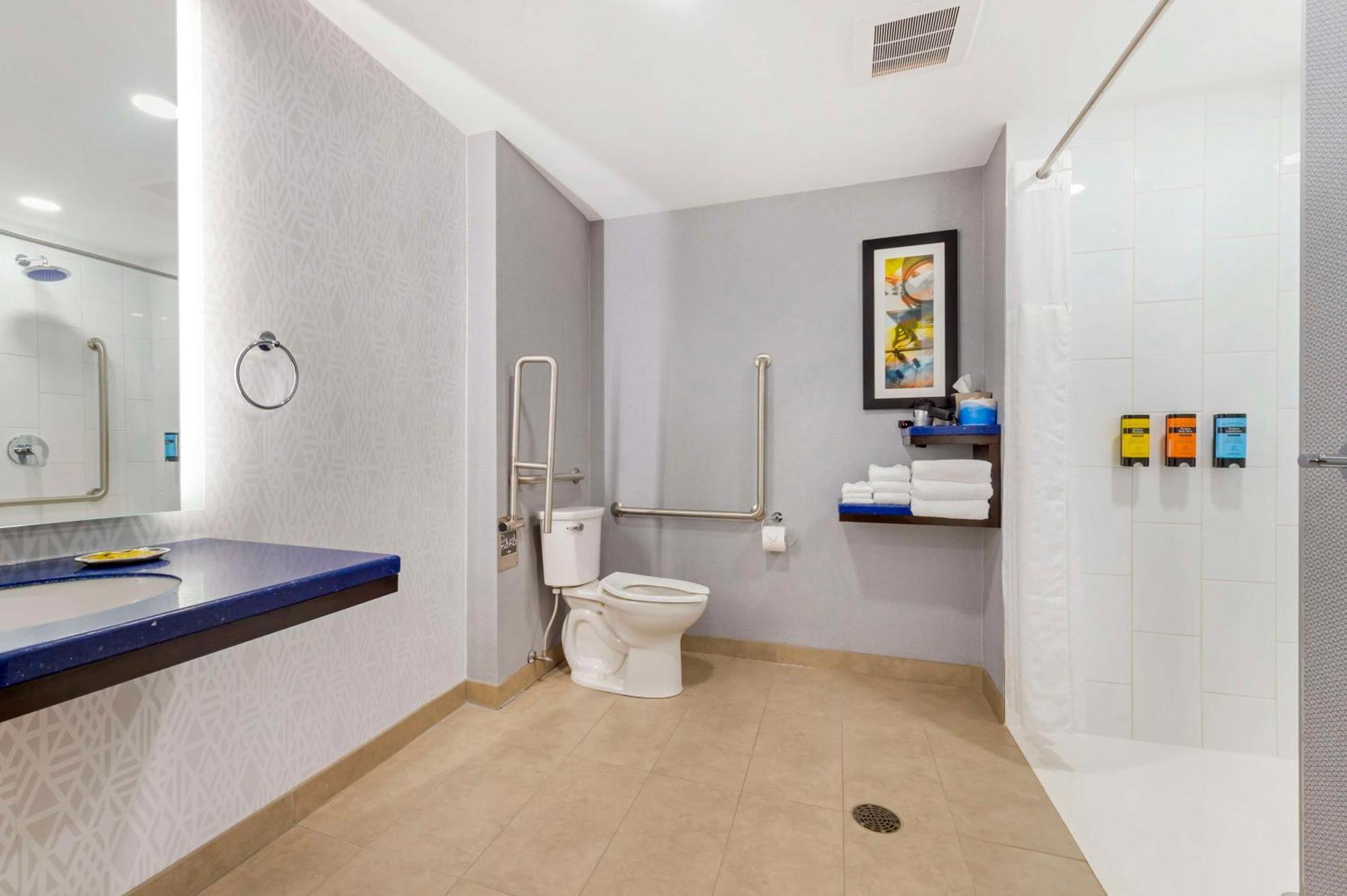 Zimmer mit 2 Queensize-Betten und ebenerdiger Dusche - barrierefrei, Nichtraucher