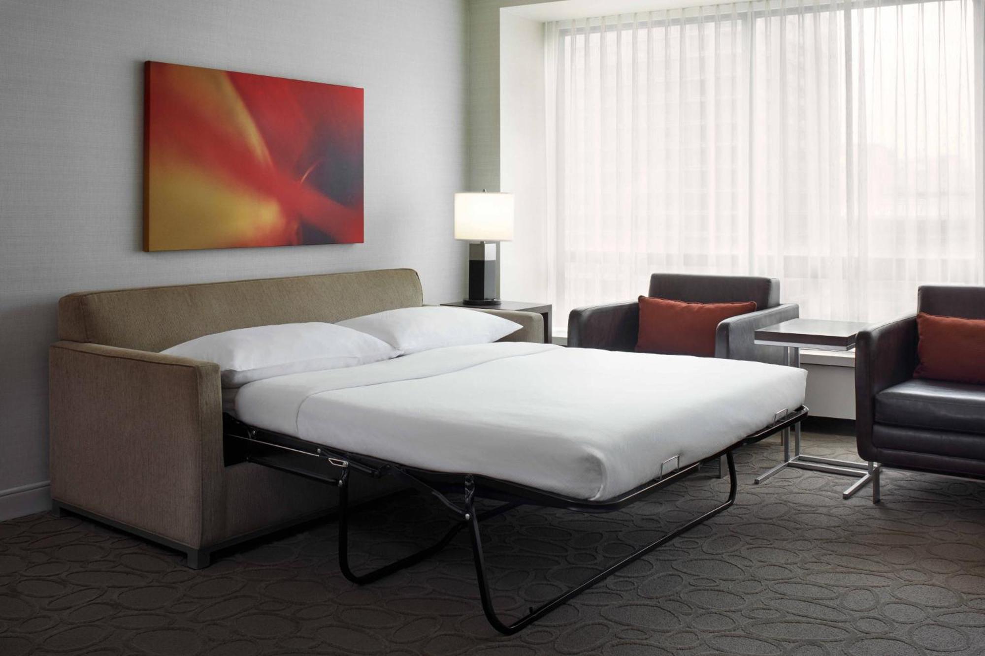 Junior Queen Suite Club Lounge Access