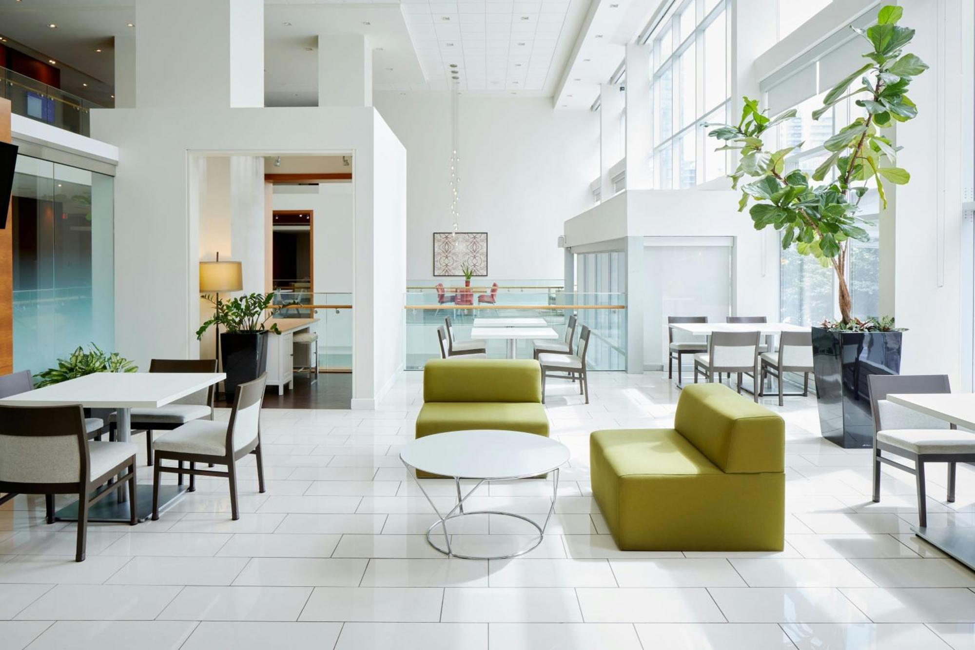 Junior Queen Suite Club Lounge Access