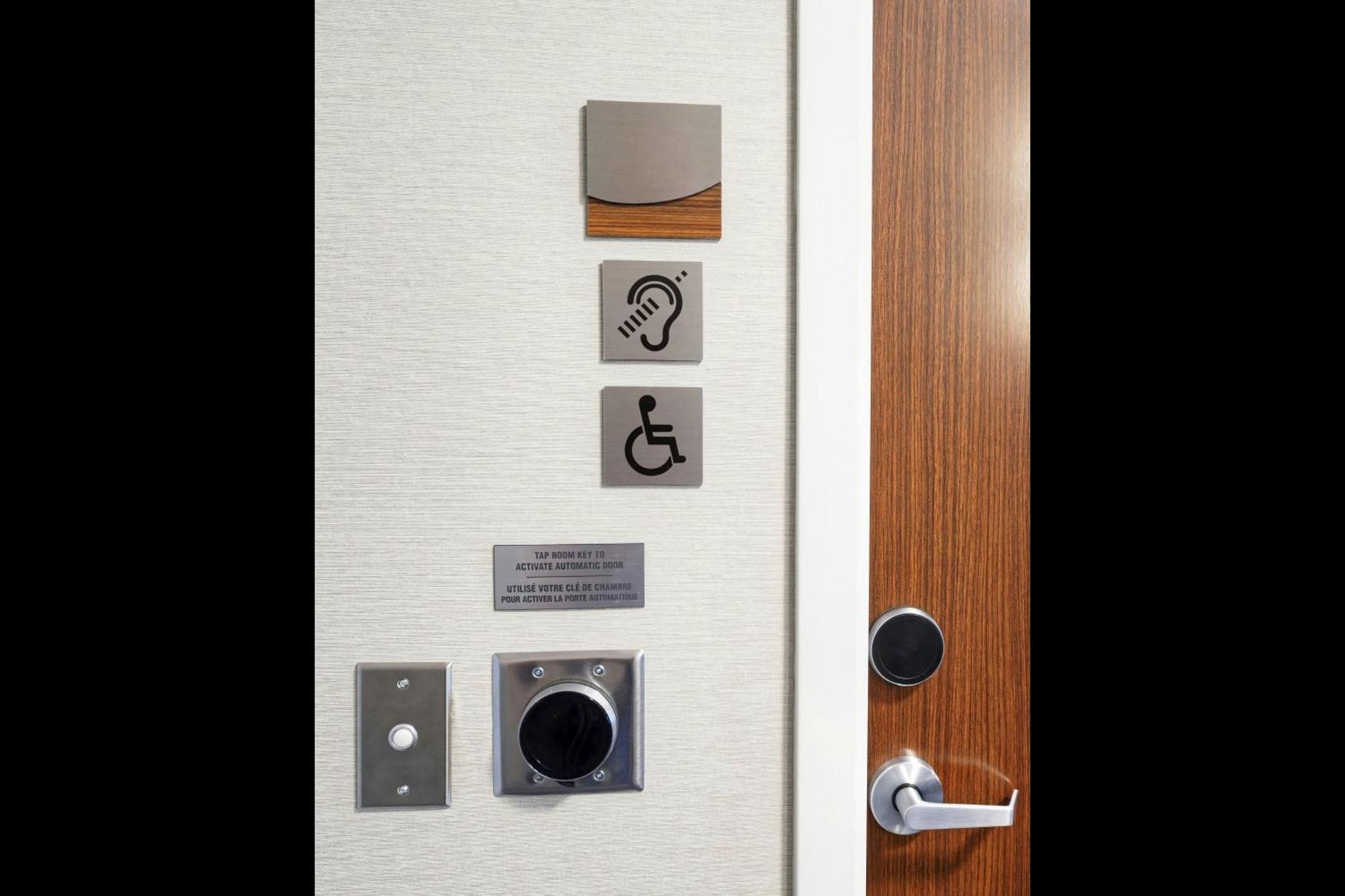 King Room Bathtub Mobility Access or Hearing Accessible,1634453853:JPEG