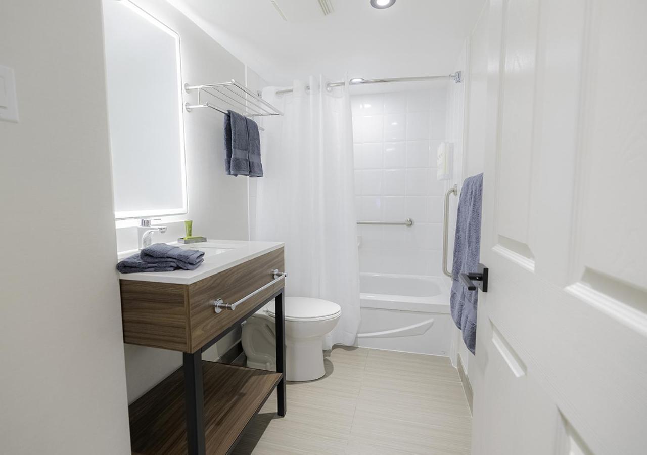 Two-Bedroom Deluxe Apartment Balcony