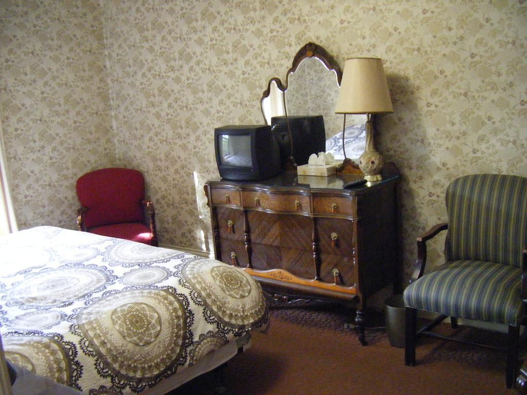 Chambre Lit King-Size ou Lits Jumeaux avec Salle de Bains Commune