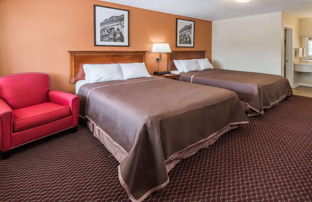 Travelodge By Wyndham Ottawa West-1