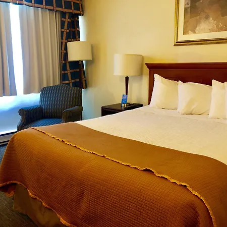 Travelodge By Wyndham Ottawa East-2