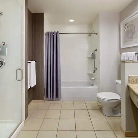 Courtyard By Marriott Ottawa East-2